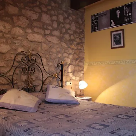Y Estudios- 