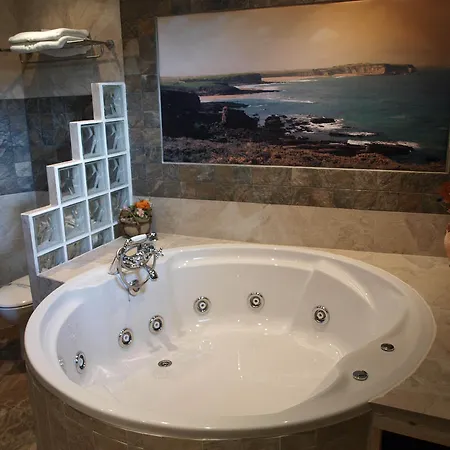 Hotel De Cantabria El Solar -cenas Típicas Y Gintonic- Bar -terraza Panorámica 4*