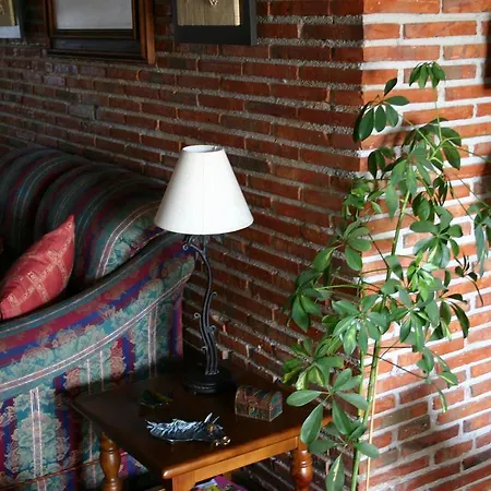 Hotel Y Estudios- 