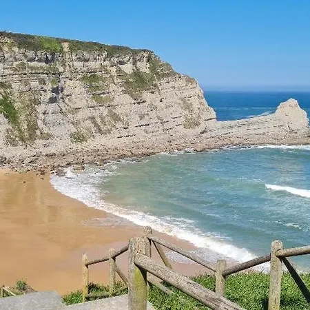 De Cantabria El Solar -cenas Típicas Y Gintonic- Bar -terraza Panorámica 4*