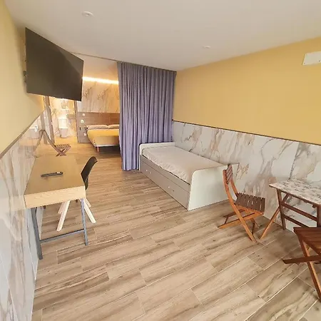 Hotel Y Estudios- 