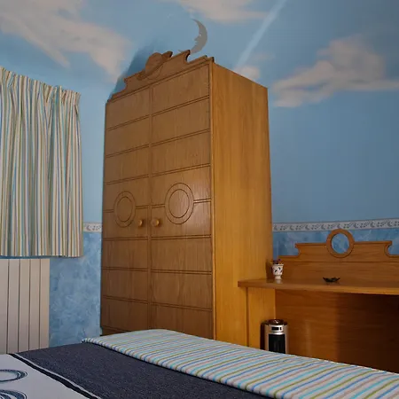 Hotel Y Estudios- 