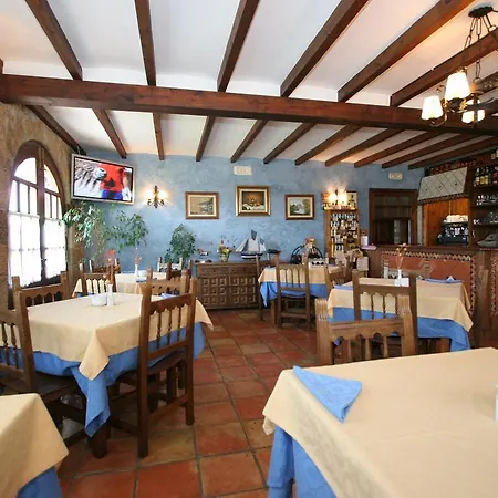 De Cantabria El Solar -cenas Típicas Y Gintonic- Bar -terraza Panorámica 4*