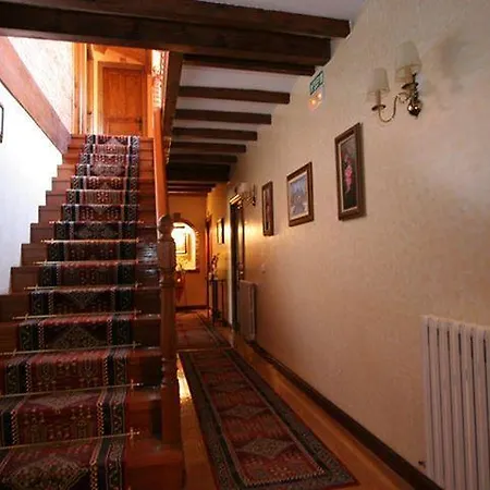 Y Estudios- 