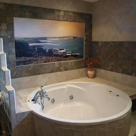 Hotel De Cantabria El Solar -cenas Típicas Y Gintonic- Bar -terraza Panorámica 4*